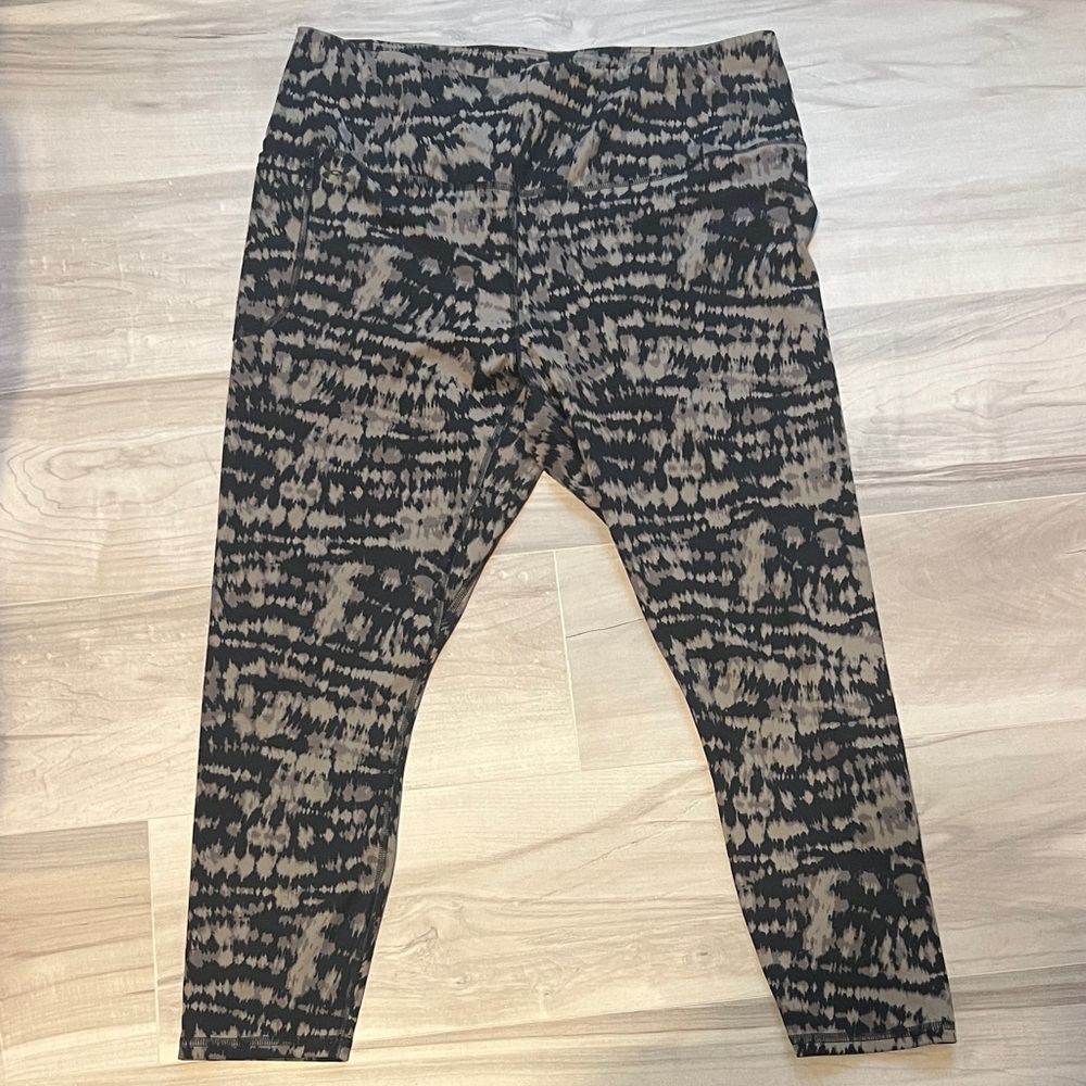 Under Armour Black and Taupe Patterned Performance Leggings